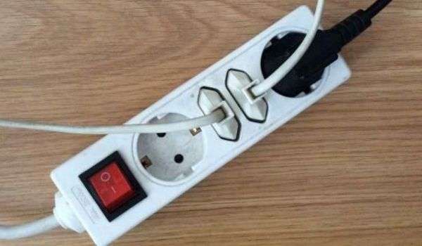 Napájecí lišta a prodlužovací kabely