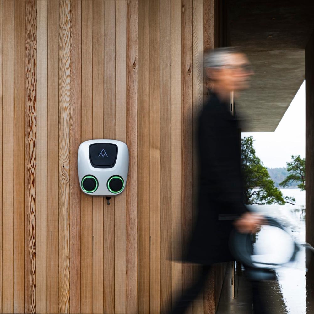 Dvojitá nabíječka pro elektromobily s WiFi 2 x 22 kW Charge Amps Aura Twin Socket s referencí 130909 od značky CHARGE AMPS