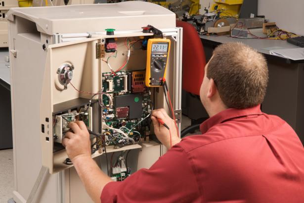 Digitální multimetr s pravou efektivní hodnotou Fluke 179 s referencí 1645996 od značky FLUKE