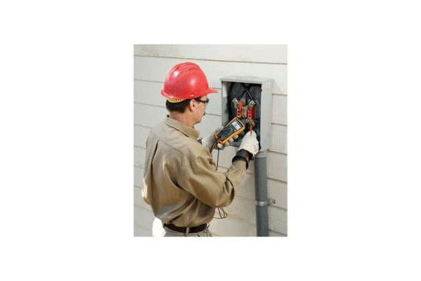 Digitální multimetr Fluke 113 s referencí 3088053 od značky FLUKE